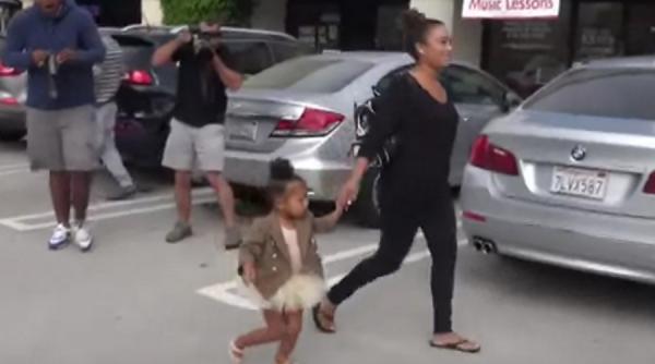 video care este legatura dintre balerinii fiicei cuplului kim kardashian kanye west si pib ul romaniei