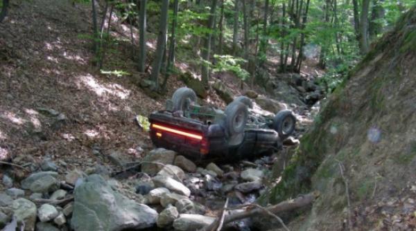 accident grav la posada un autoturism a cazut 5 metri intr o rapa