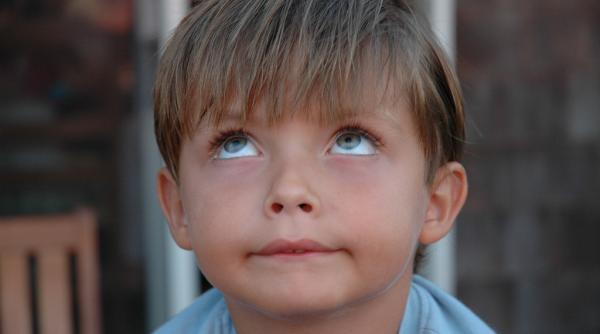 oamenii sarcastici sunt mai creativi spun cercetatorii de la harvard