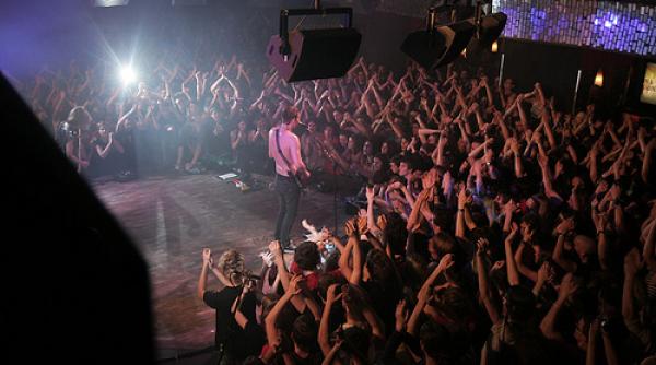 actiunea demarata de tineri pe facebook nimeni in cluburi astazi nu iesim in club