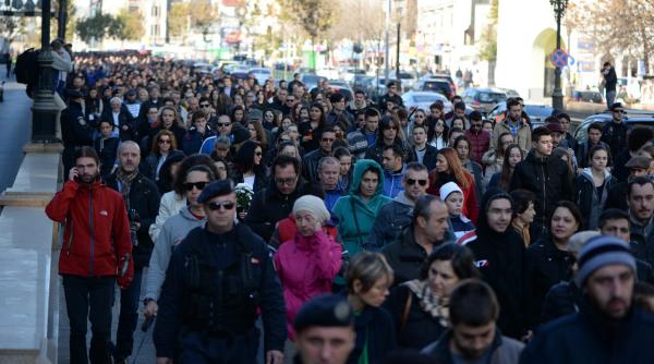 marsuri si mii de lumanari pentru victimele din colectiv