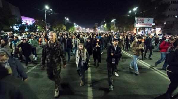 noi proteste toate partidele aceeasi mizerie