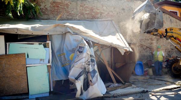 avocatul poporului cere stoparea desfiintarii constructiilor provizorii din str vulturilor unde locuiesc mai multe persoane