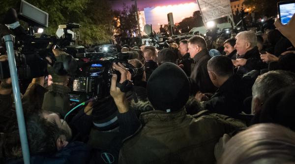 presedintele klaus iohannis a ajuns in piata universitatii