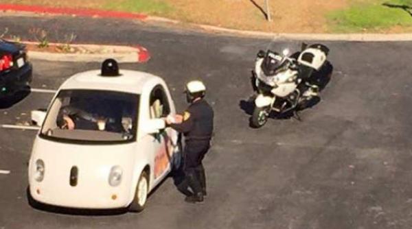 de ce o masina a google fara sofer a fost trasa pe dreapta de politie