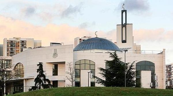 guvernul francez intentioneaza sa desfiinteze moscheile radicale