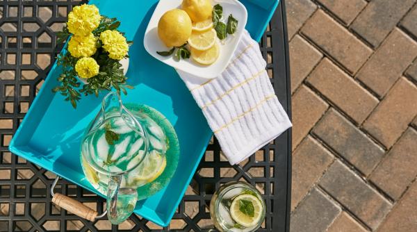 10 probleme pe care consumul de apa cu lamaie le remediaza