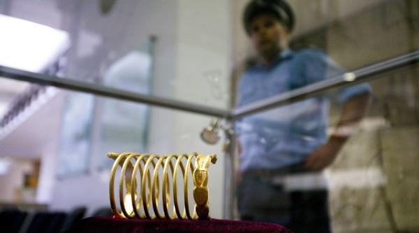 aproximativ 1 000 de artefacte antice ridicate de politisti in urma perchezitiilor din ocnele mari