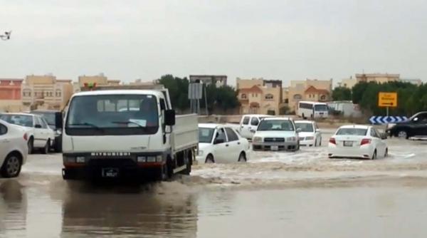 video ploi abundente in arabia saudita strazi si sosele inundate