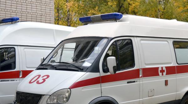 si a vopsit radacinile la salon si apoi a fost transportata de urgenta la spital
