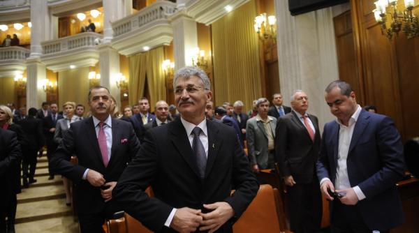 bp al camerei a decis sa informeze de indata conducerea comisiei juridice cu privire la cazurile oltean si teodorescu