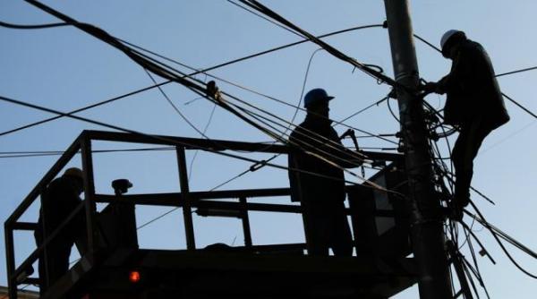 17 localitati din vrancea au ramas fara curent electric ca urmare a ninsorii ploilor si vantului puternic