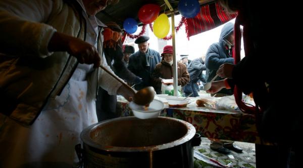 6 000 de fripturi si 1 000 de litri de vin pentru masa populara de la alba iulia