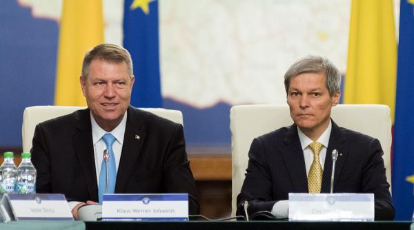 presedintele klaus iohannis si premierul dacian ciolos participa la parada militara de ziua nationala din bucuresti