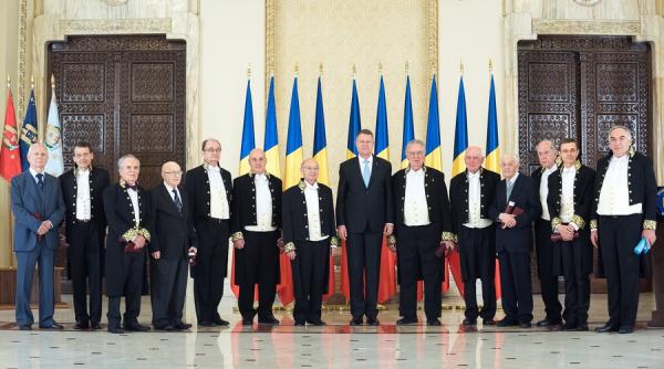 membri ai academiei romane agentiei spatiale romane si radio france internationale romania decorati de presedintele iohannis