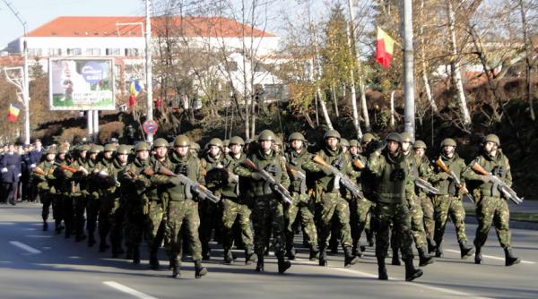 peste 20 000 de sibieni au participat la parada militara de pe bulevardul coposu