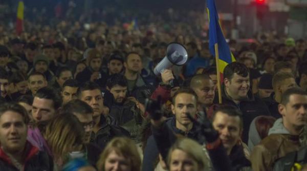 protestatarii s au intors in piata universitatii dupa ce au fost la club colectiv