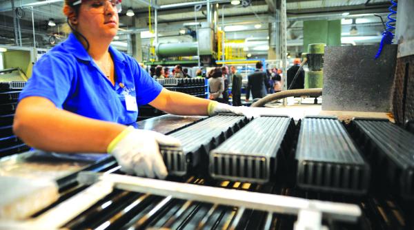 investitorii mizeaza pe mana de lucru ieftina