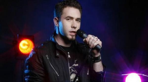 solistul formatiei goodbye to gravity a aflat ca iubita lui si colegii de trupa au murit in urma incendiului