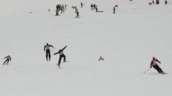 stratul de zapada atinge 40 de centimetri la ranca se schiaza pe partia din centrul statiunii