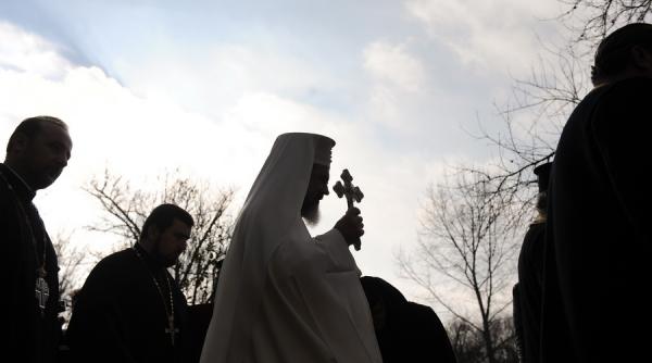 patriarhul daniel spune ca renunta la coloana oficiala