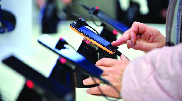 romanii au adoptat euro inaintea autoritatilor