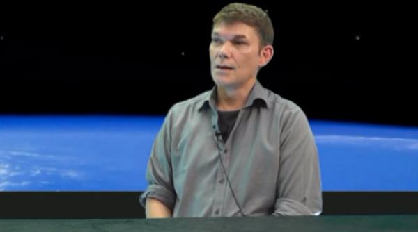 hacker ul care a intrat in bazele de date nasa am gasit dovezi ca america are nave spatiale de razboi