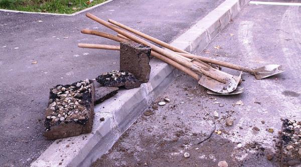 dorel loveste din nou muncitorii din targoviste cauta un hidrant asfaltat din greseala