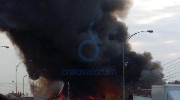 incendiu puternic la un targ din craiova