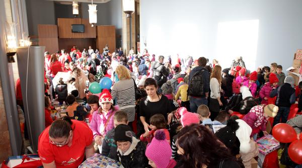 p 380 de copii defavorizati din toata tara au primit daruri de la mos craciun