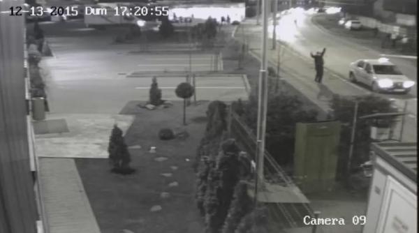 copil de 11 ani lovit grav de o masina baiatul incerca sa scape de o haita de maidanezi