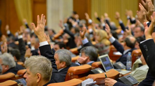 ne au palmuit din nou parlamentarii si au dat pensii