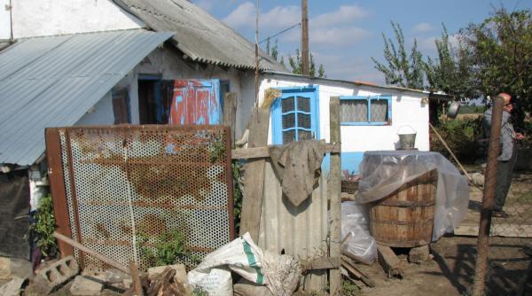 cu retele 4g si toaleta in fundul curtii