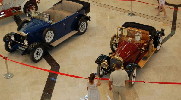 masina batrana face calatoria buna poveste cu automobile vechi si colectionari