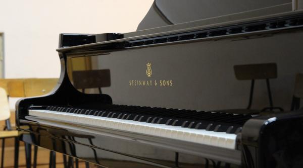 prin campania un pian pentru lipatti elevii de la colegiul national de arte dinu lipatti studiaza pe un pian performant steinway
