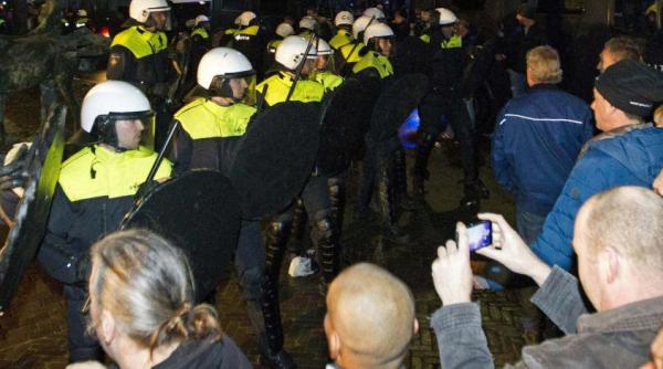 protest violent in olanda fata de construirea unu centru pentru azilanti