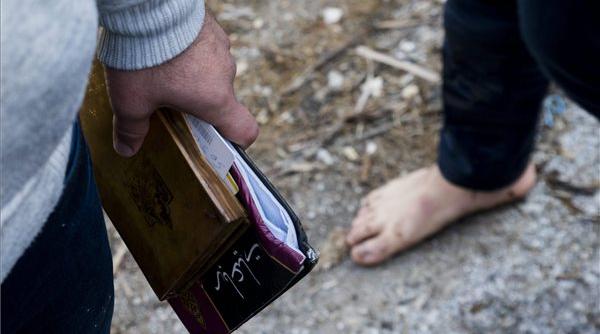 de ce danezii vor sa confiste bijuteriile migrantilor