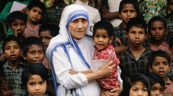 vaticanul a hotarat canonozarea maicii tereza