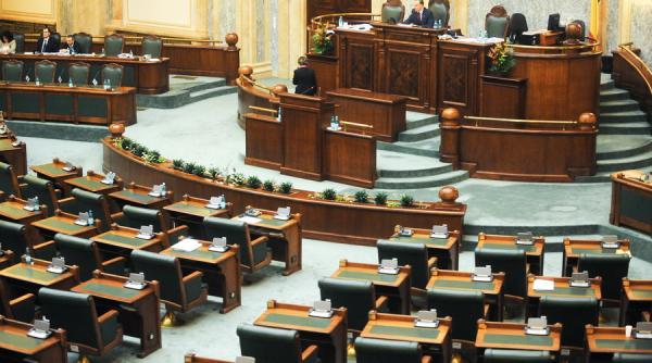 proiectul de lege privind pensiile alesilor locali adoptat de senat cu amendamente