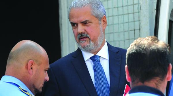 adrian nastase si a recuperat apartamentul si contul bancar