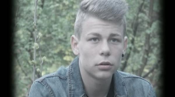 tragedie o mama si a gasit copilul spanzurat in casa consuma droguri ca venea cu mai multi baieti