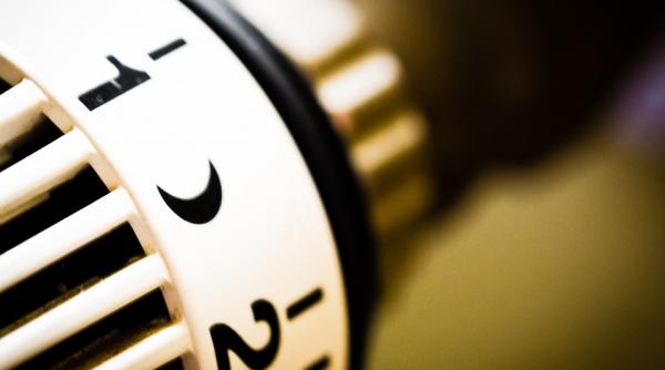 sute de galateni stau din nou in frig avarie la o magistrala de apa calda