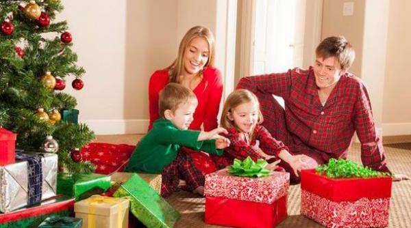 cum invatam copiii despre bunele maniere la primirea cadourilor