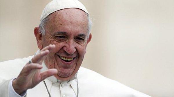 papa francisc face un apel la pace in mesajul traditional de craciun