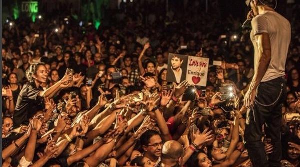 organizatorii concertului lui enrique iglesias ar trebui sa fie biciuiti cine si de ce a spus acest lucru