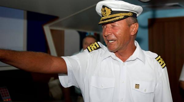 traian basescu canta prohodul economiei romanesti cine va plati imprudenta populismul si incompetenta