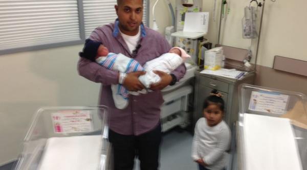 doi gemeni nascuti in ani diferiti cum a fost posibil