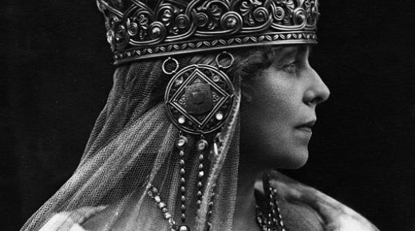 acum 95 de ani regina maria a romaniei intra in manastirea interzisa femeilor ce lucru uluitor s a intamplat dupa aceea