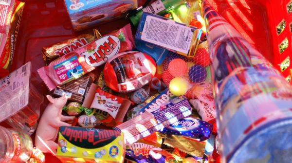 copiii de 5 ani mananca propria greutate in zahar de trei ori mai mult decat ar trebui