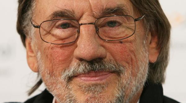 hollywood ul este in doliu un mare regizor a incetat din viata